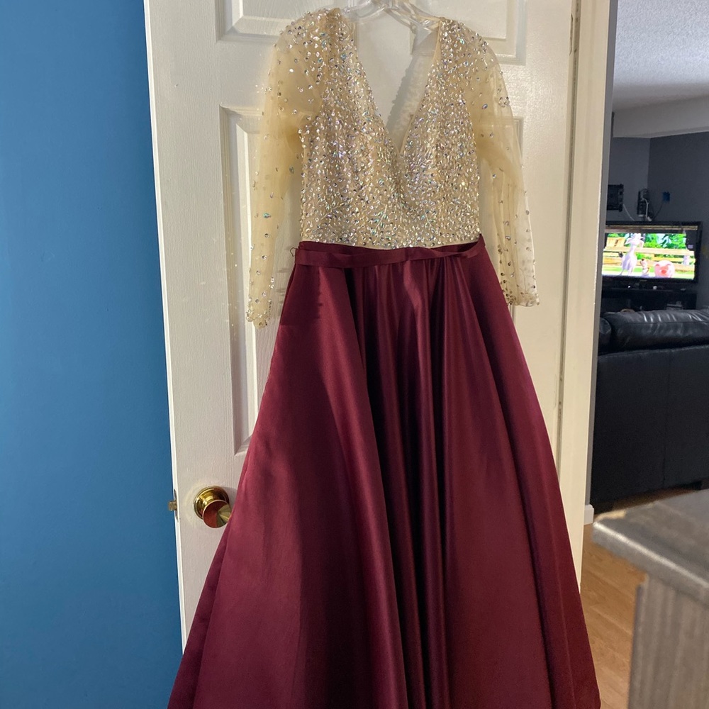 Gorgeous XL gown was altered to 5‘8“ ish